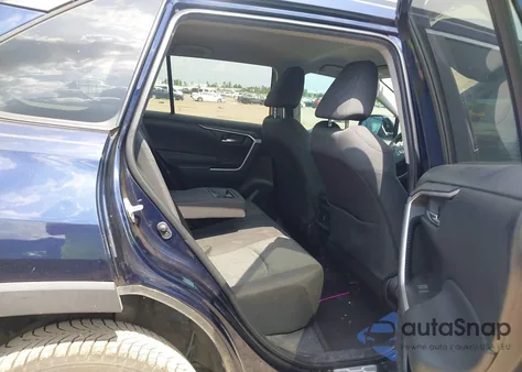 2021 Toyota Rav4 Xle z USA, uszkodzony, nr VIN 2T3W1RFV4MW142013